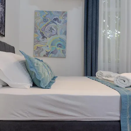 Апартаменти Cozy Central 3 Guests *